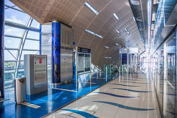 Terminal de metro de Dubai en Dubai, Emiratos Árabes Unidos . — Foto de Stock