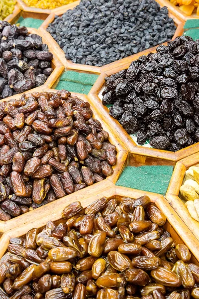 Dried fruit and nuts mix in Dubai market — Stock Photo, Image