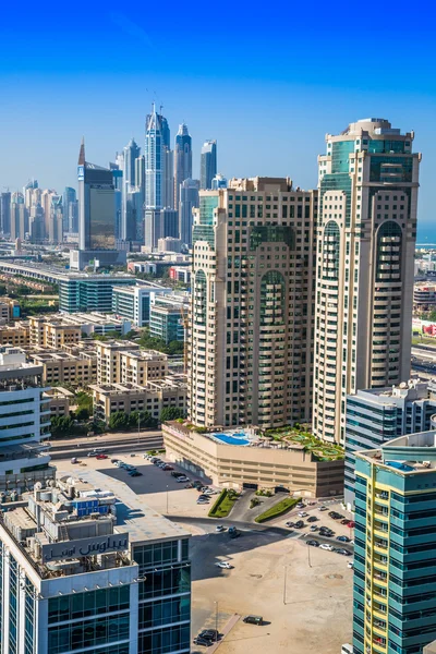 Dubai, na baixa. Leste, arquitetura dos Emirados Árabes Unidos — Fotografia de Stock