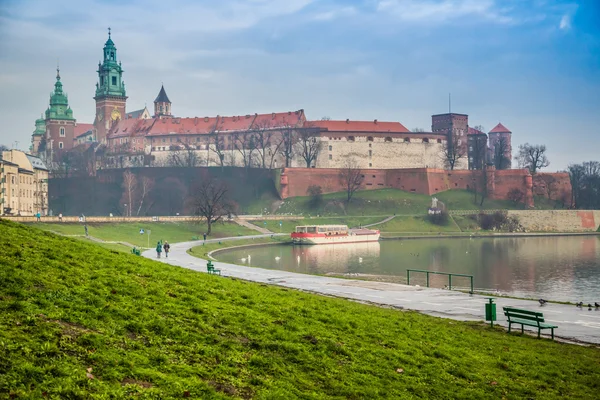 Castillo de Wawel y Wistula. Cracovia Polonia . — Foto de Stock