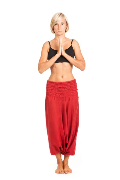 Practicar Yoga. Mujer joven aislada sobre fondo blanco — Foto de Stock