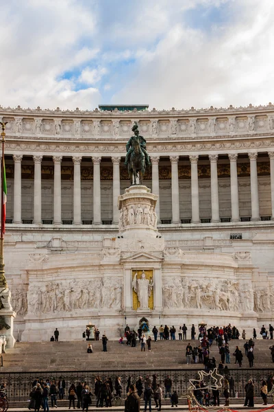 Equestrian monument to Victor Emmanuel II near Vittoriano in Rome — Stock Photo, Image