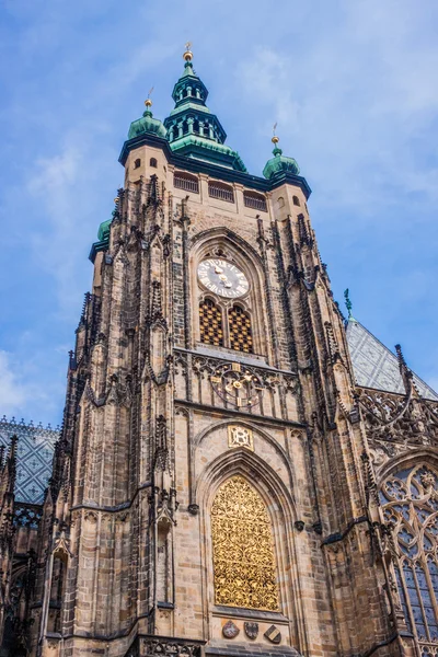 Westfassade der Kathedrale St. Vitus in Prag (Tschechische Republik) — Stockfoto