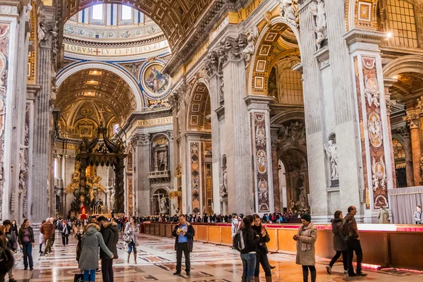 Basílica de São Pedro, Praça de São Pedro, Cidade do Vaticano. Interior i — Fotografia de Stock