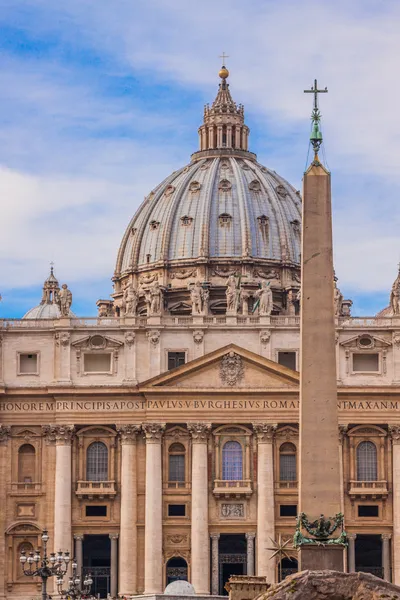 Basílica de São Pedro na Cidade do Vaticano em Roma, Itália . — Fotografia de Stock