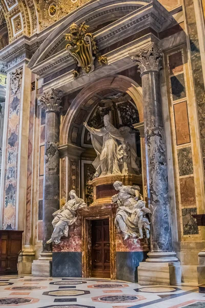 Bazilika svatého Petra ve Vatikánu — Stock fotografie