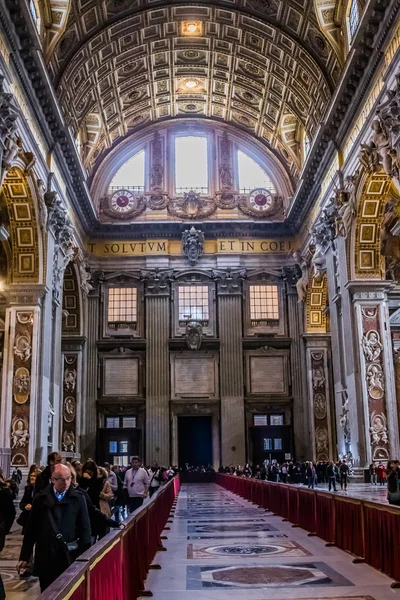 Peterskyrkan, Petersplatsen, Vatikanstaten. inomhus jag — Stockfoto