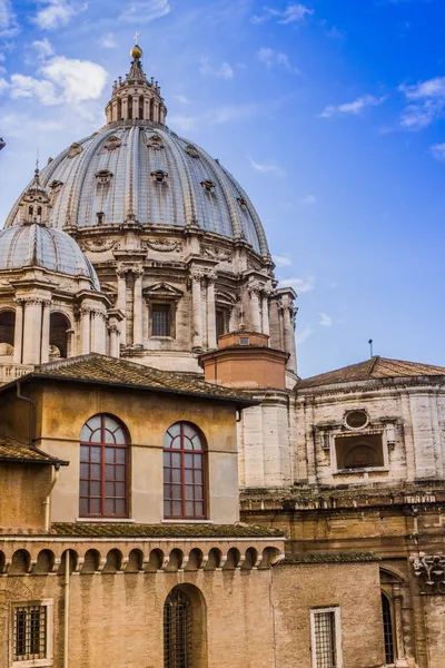 在意大利，罗马梵蒂冈圣彼得大教堂. — 图库照片