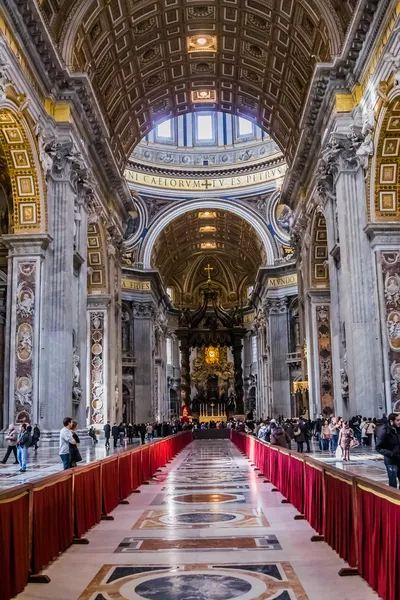 Basílica de São Pedro, Praça de São Pedro, Cidade do Vaticano. Interior i — Fotografia de Stock