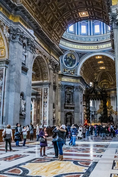 Basílica de São Pedro, Praça de São Pedro, Cidade do Vaticano. Interior i — Fotografia de Stock