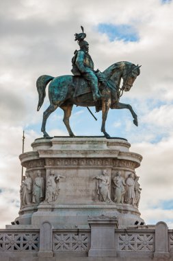Binicilik anıt victor emmanuel II Vittoriano'ya rom içinde yakın