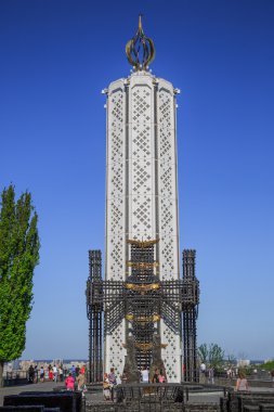 Memorial kompleksi soykırım kurbanları anısına adadı