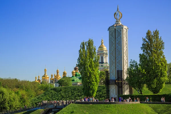 Kiev Pechersk Lavra Ortodoks Biara dan Memorial untuk kelaparan — Stok Foto