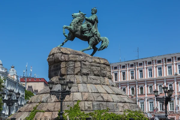Hetman bogdan 伊尔 · 赫梅利尼茨基雕像在基辅，乌克兰 — 图库照片