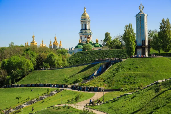 Kiev Pechersk Lavra Orthodox Monastery and Memorial to famine — Stock Photo, Image
