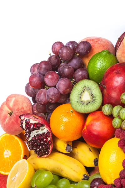 Grote groep van vers fruit geïsoleerd op een witte achtergrond. — Stockfoto