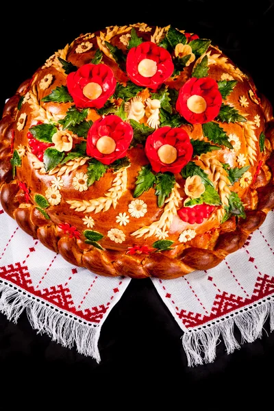 Panificio festivo ucraino Pane festivo su nero — Foto Stock