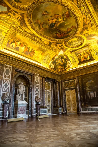 Palacio de Versalles en París, Francia — Foto de Stock