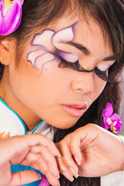 Schöne asiatische Frau mit Mode-Make-up — Stockfoto