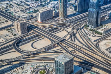 Dubai şehir merkezinde. Doğu, Birleşik Arap Emirlikleri mimarisi. Hava
