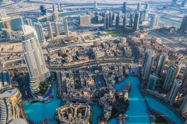 Dubai şehir merkezinde. Doğu, Birleşik Arap Emirlikleri mimarisi. Hava
