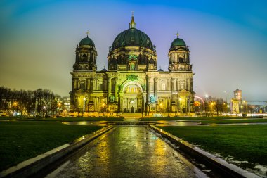 Berliner dom, Yüce bucak konuşma diline özgü adıdır