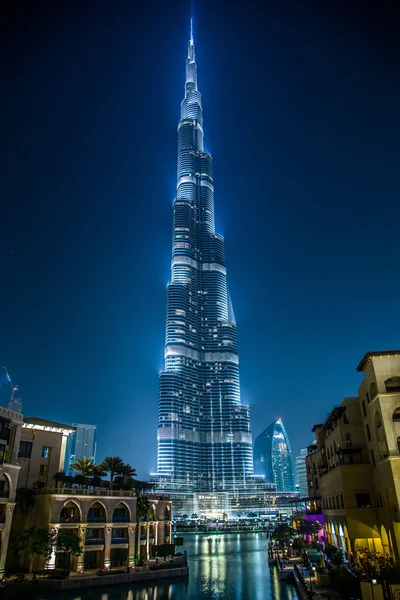 Zobrazit na Burdž Chalífa, Dubaj, Spojené arabské emiráty, v noci — Stock fotografie