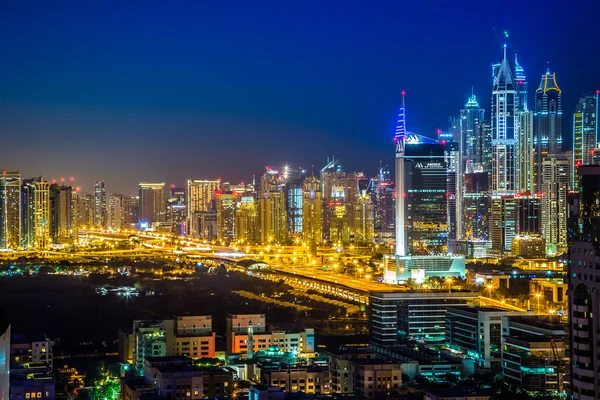 Dubai şehir merkezinde. Doğu, Birleşik Arap Emirlikleri mimarisi — Stok fotoğraf