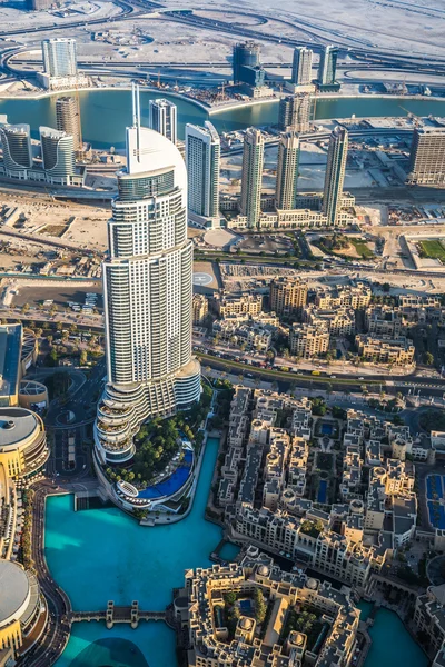 Dubai şehir merkezinde. Doğu, Birleşik Arap Emirlikleri mimarisi. Hava — Stok fotoğraf