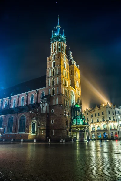 Krakow, Polonya. Pazar Meydanı, gece. — Stok fotoğraf