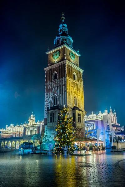 Polen, krakow. marktplein nachts. — Stockfoto