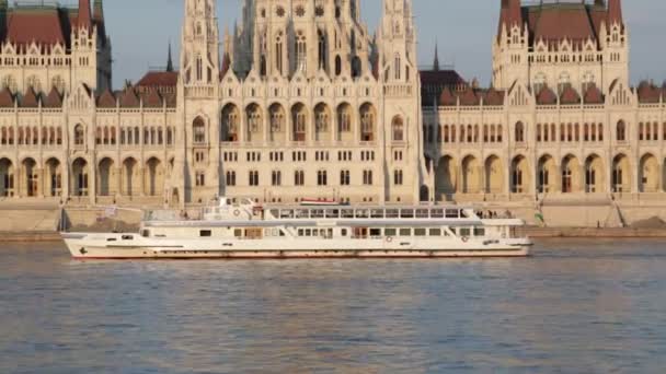 Budova maďarského parlamentu — Stock video