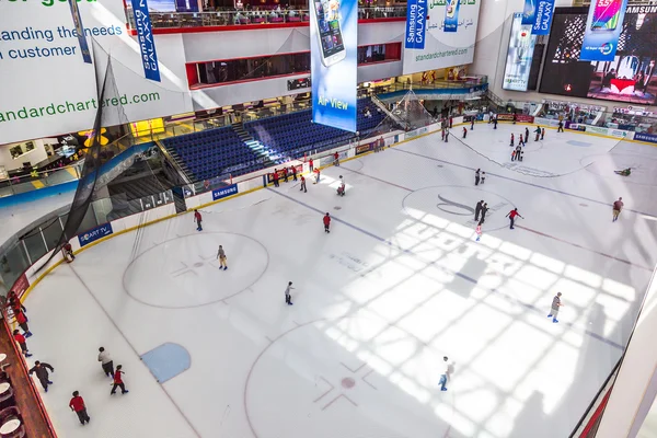 The ice rink of the Dubai Mall — Stock Photo, Image