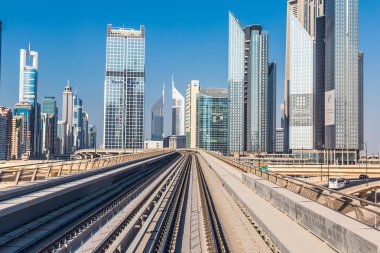 dubai metro demiryolu