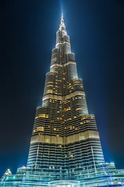 Lihat Burj Khalifa, Dubai, UEA, di malam hari — Stok Foto