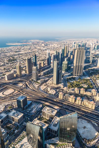 Dubai Innenstadt. Osten, vereinigte arabische Emirate Architektur. — Stockfoto