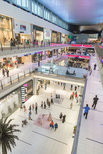 Vista interna del Dubai Mall - il più grande centro commerciale del mondo — Foto Stock