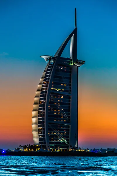 Burj Al Arab es un hotel de lujo de 5 estrellas Imágenes De Stock Sin Royalties Gratis