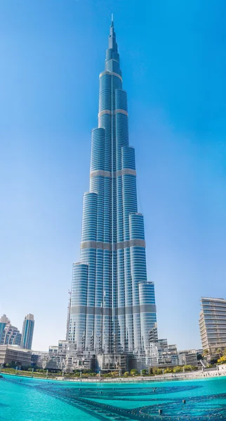 Vista sobre Burj Khalifa, Dubai, Emiratos Árabes Unidos, por la noche — Foto de Stock