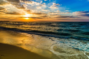 Dubai deniz ve plaj, plajda güzel gün batımı