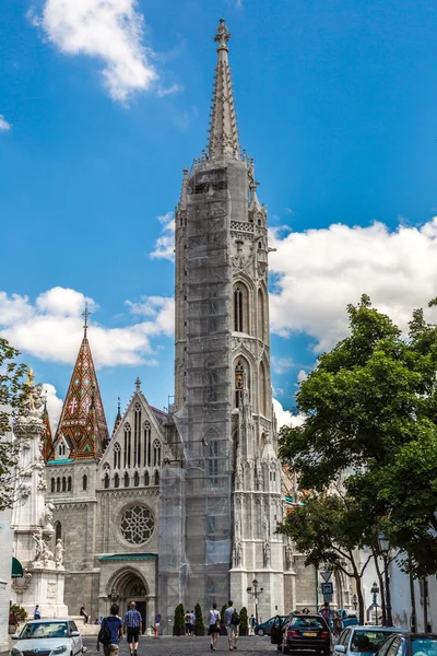 Matthias kirche in budapest an einem sonnigen tag — Stockfoto