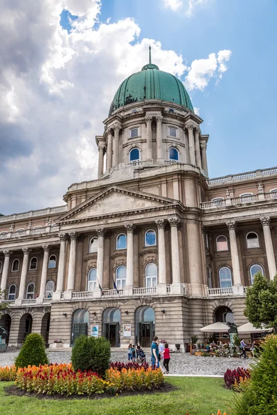 Budapeste, Castelo de Buda ou Palácio Real com estátua de cavalo, Hungria Imagens De Bancos De Imagens Sem Royalties