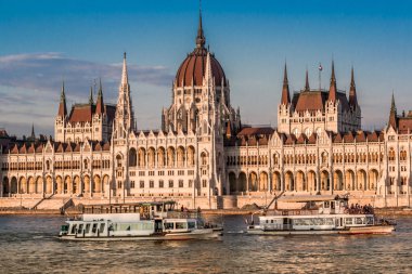 zincir köprü ve Macaristan Parlamentosu'nun, Budapeşte, Macaristan