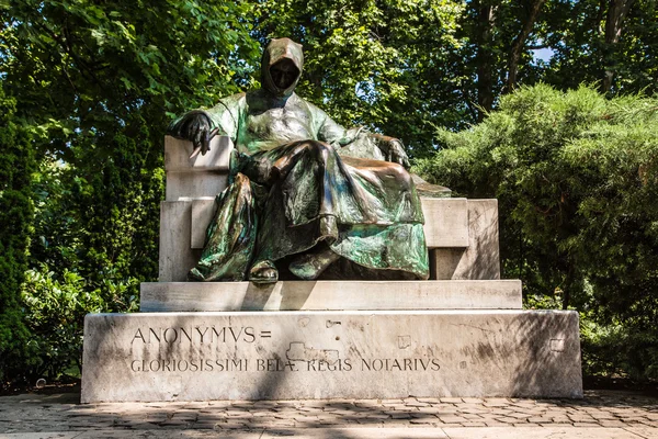 Staty av anonymus i budapest — Stockfoto