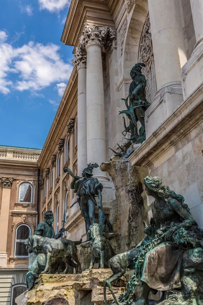 Estátua de caça no palácio real, Budapeste — Fotografia de Stock