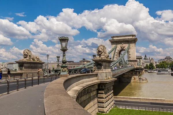 De Kettingbrug szechenyi is een mooie, decoratieve suspensie — Stockfoto