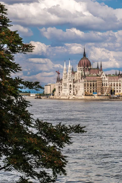 Het gebouw van het Parlement in Boedapest, Hongarije — Stockfoto