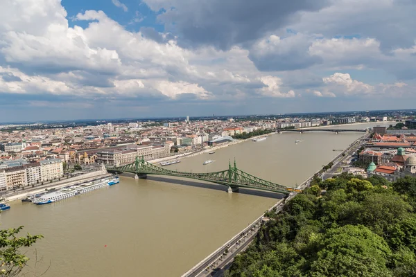 ブダペストの自由橋. — ストック写真