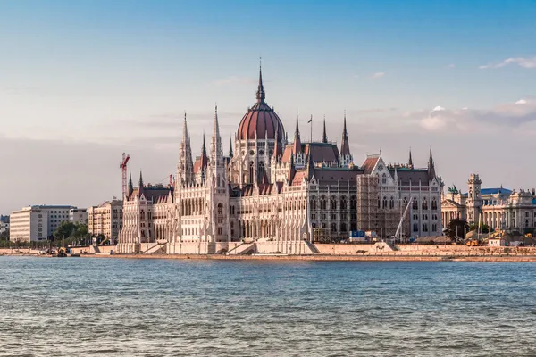 Het gebouw van het Parlement in Boedapest, Hongarije — Stockfoto