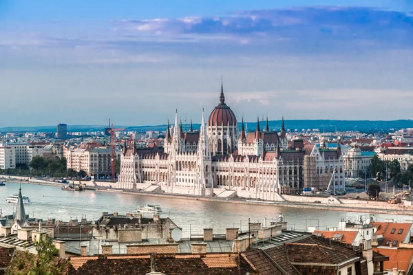 Parlamentets byggnad i Budapest, Ungern — Stockfoto